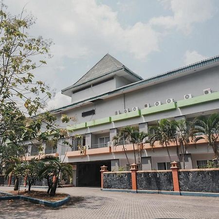 RedDoorz Plus near Pelabuhan Merak Cilegon Exterior foto