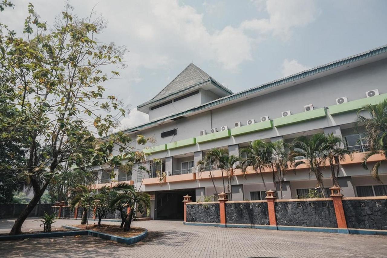 RedDoorz Plus near Pelabuhan Merak Cilegon Exterior foto
