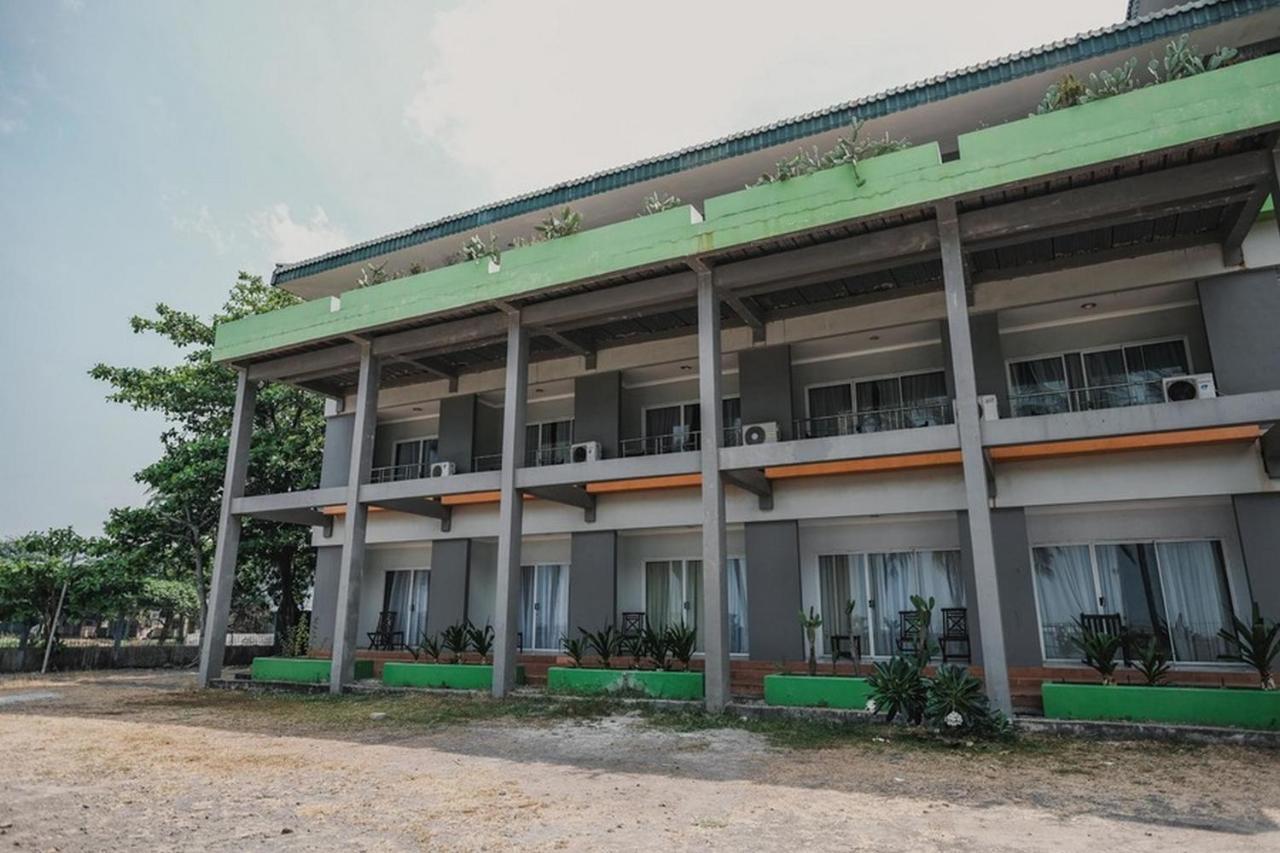 RedDoorz Plus near Pelabuhan Merak Cilegon Exterior foto