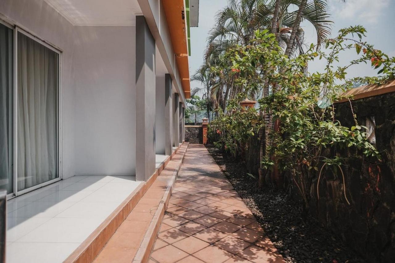 RedDoorz Plus near Pelabuhan Merak Cilegon Exterior foto